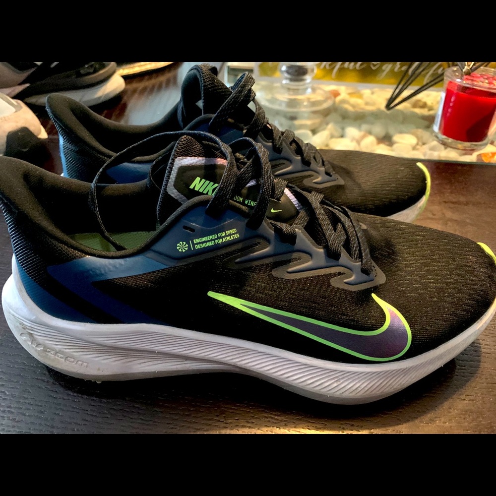 Gently worn nike air work out sneakers